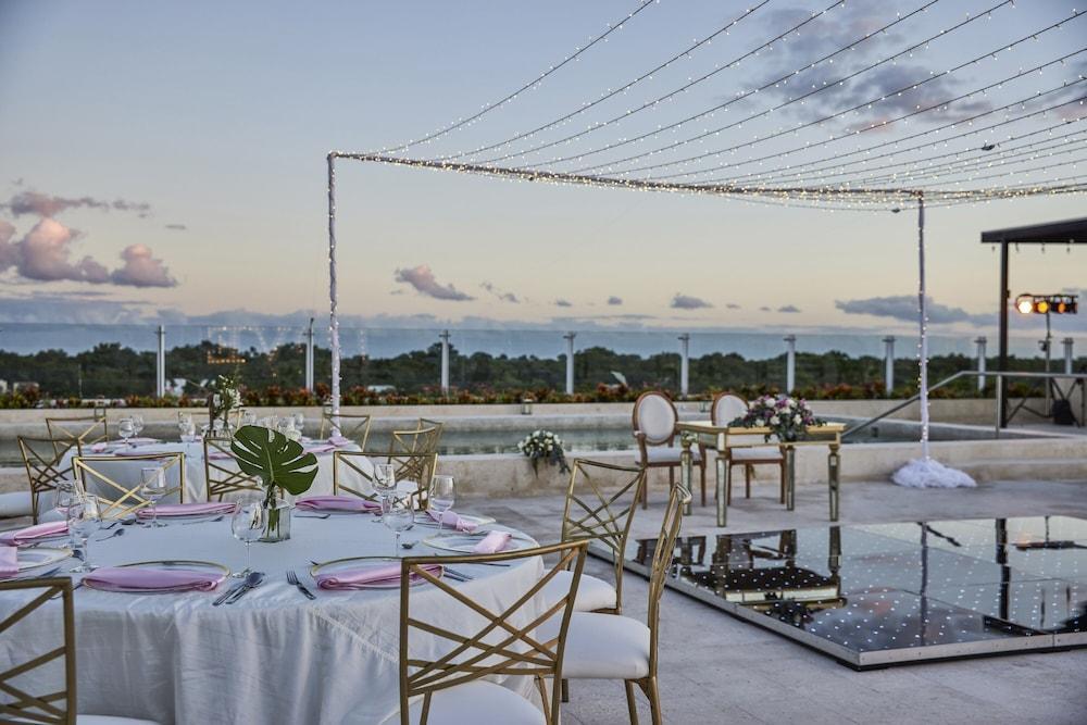 Hotel By Marriott Playa del Carmen