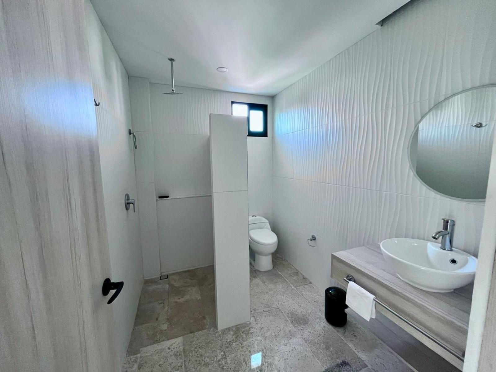 1 Bd Location! Gym, Pool Apartment *