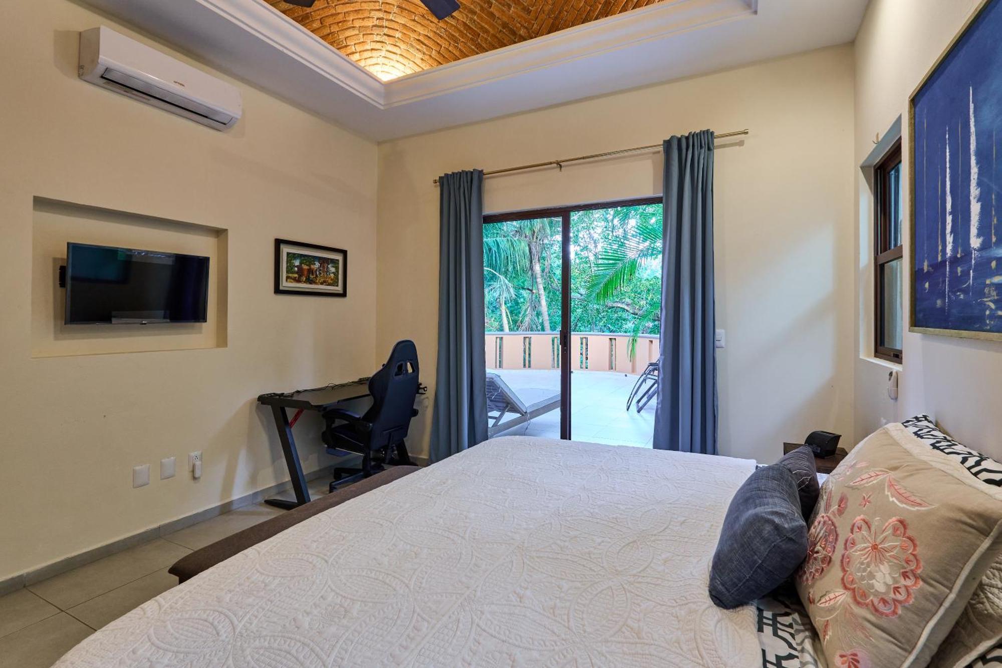 Spacious And Stylish Vacation For 8 With Private Pool And Large Terrace *