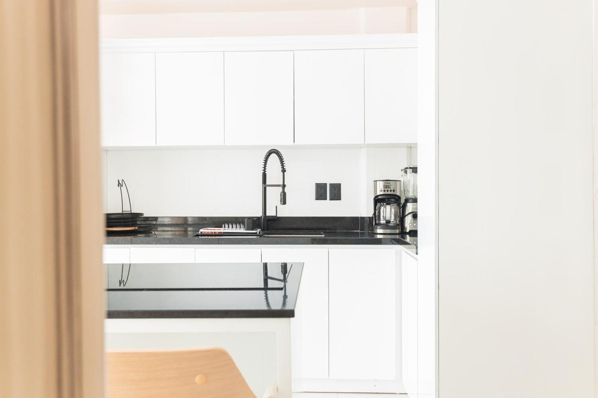 Stunning Ph 4bd W/rooftop Jacuzzi 5th Av Apartment *