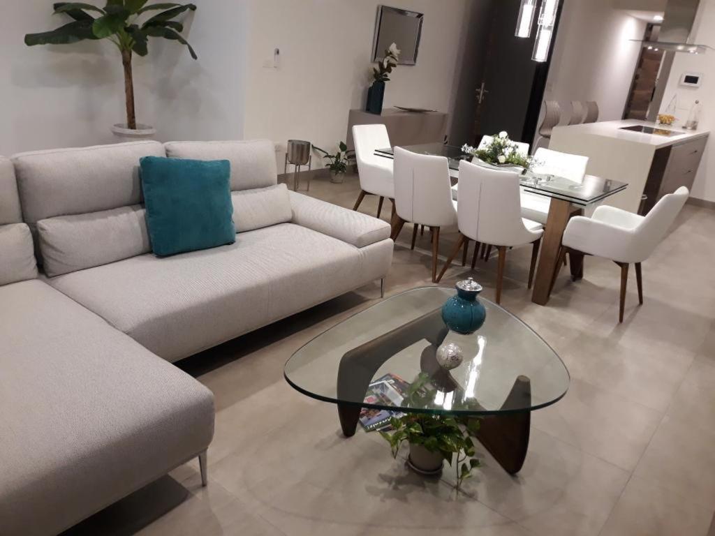 Lujoso Departamento En La Quinta Avenida Apartment