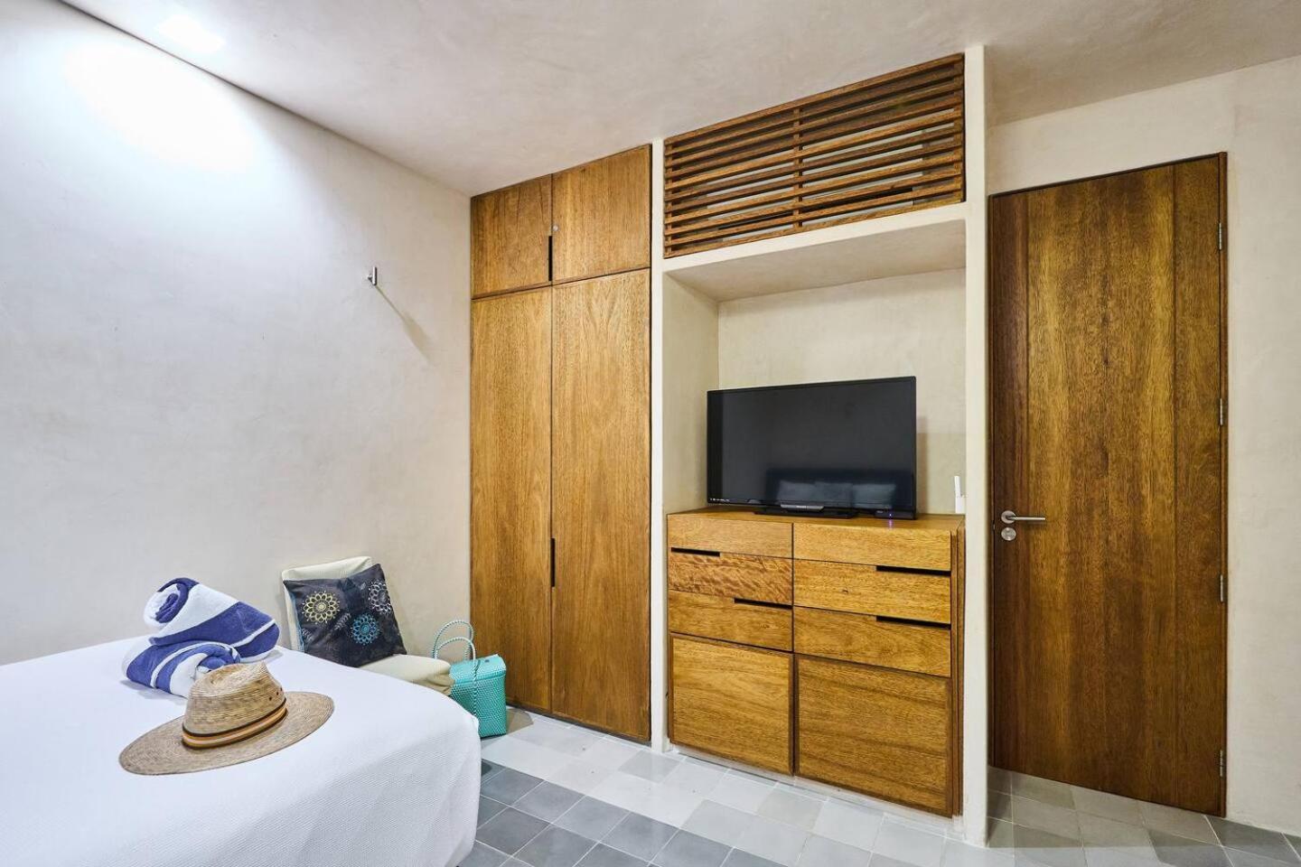 Downtown 4br At 200m 2 Apts In One Apartment