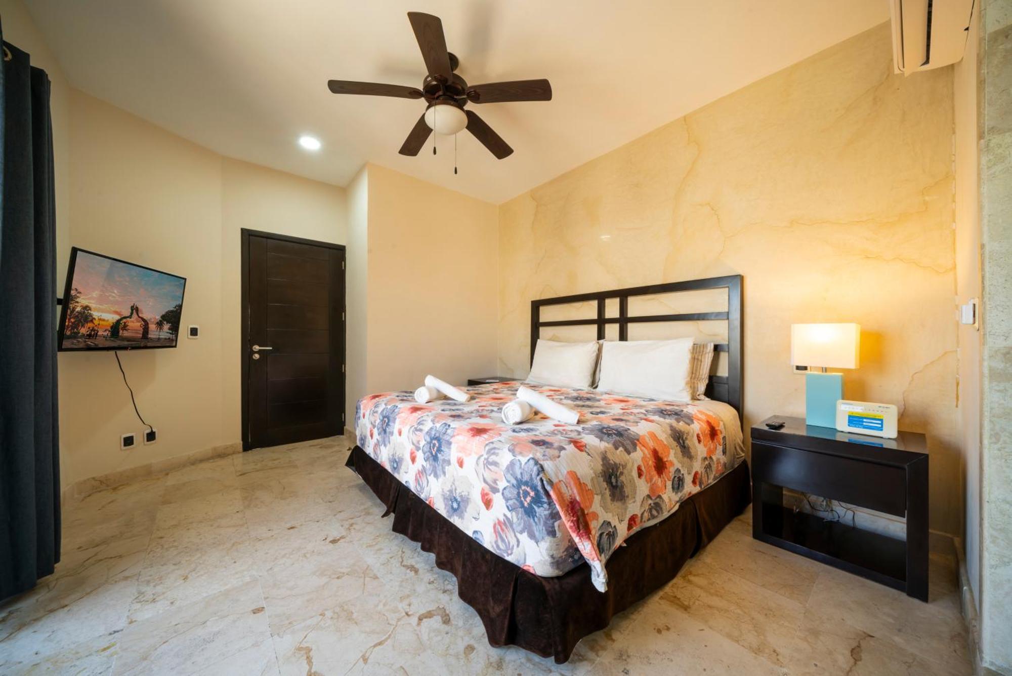 Beachfront 1 Bedroom - El Faro, Surf 407 *