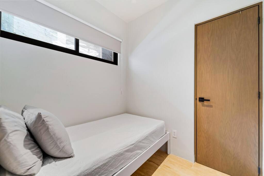 Luxury Penthouse, Pool, Gym, 5mins To Apartment *