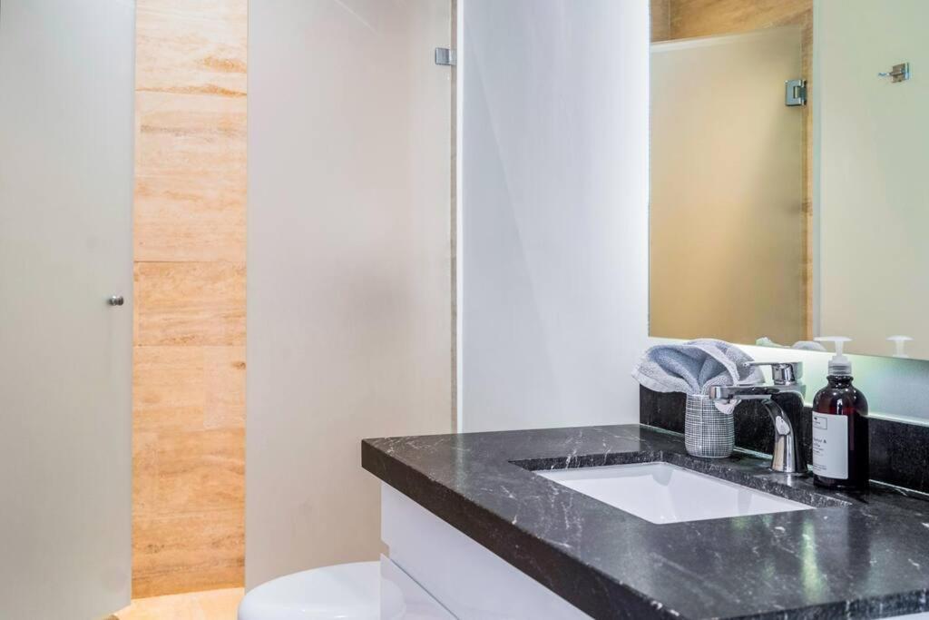 Luxury Penthouse, Pool, Gym, 5mins To Playa del Carmen