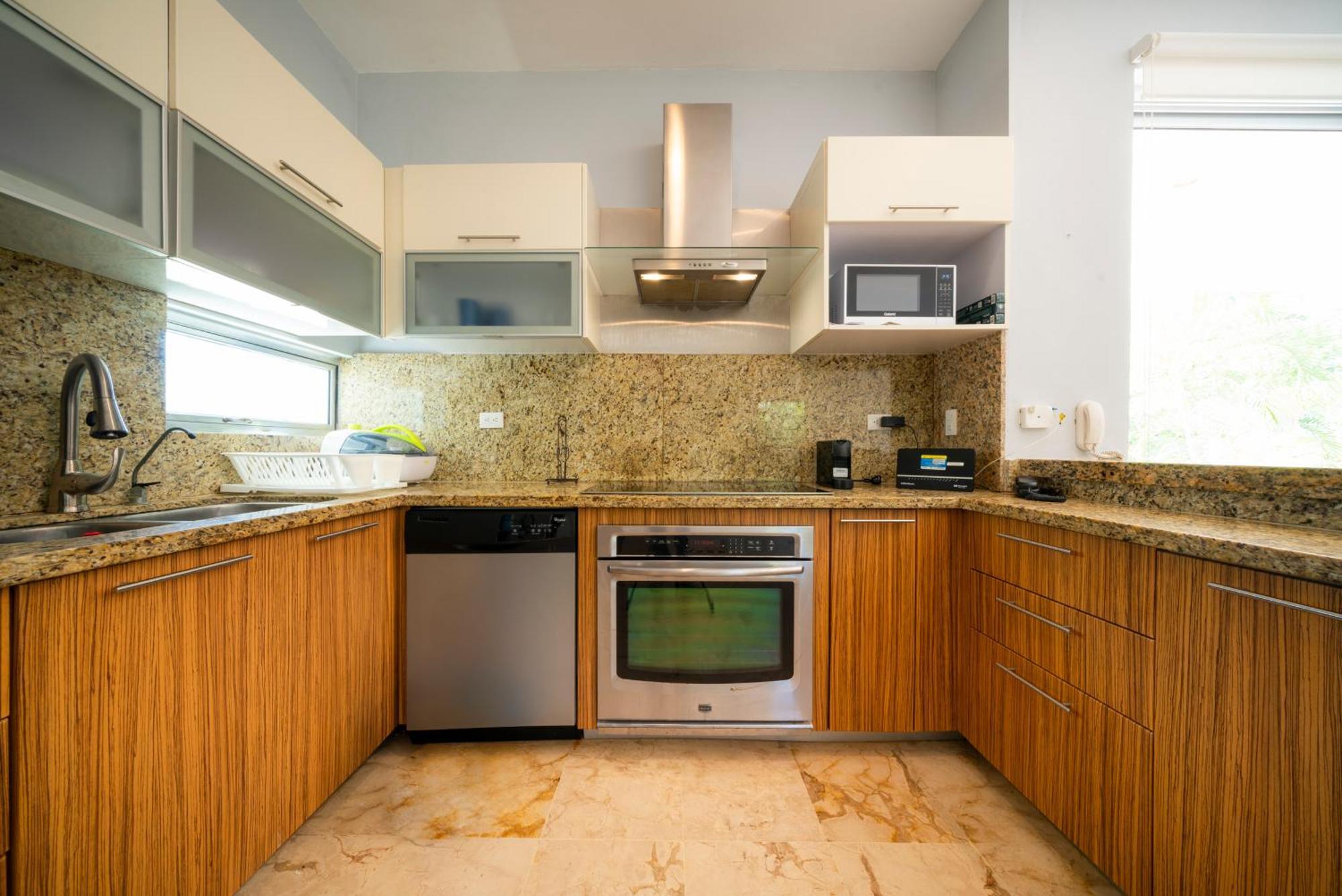 Modern 2 Bedroom With Pool - Near To The - Casa Del Mar 113 *