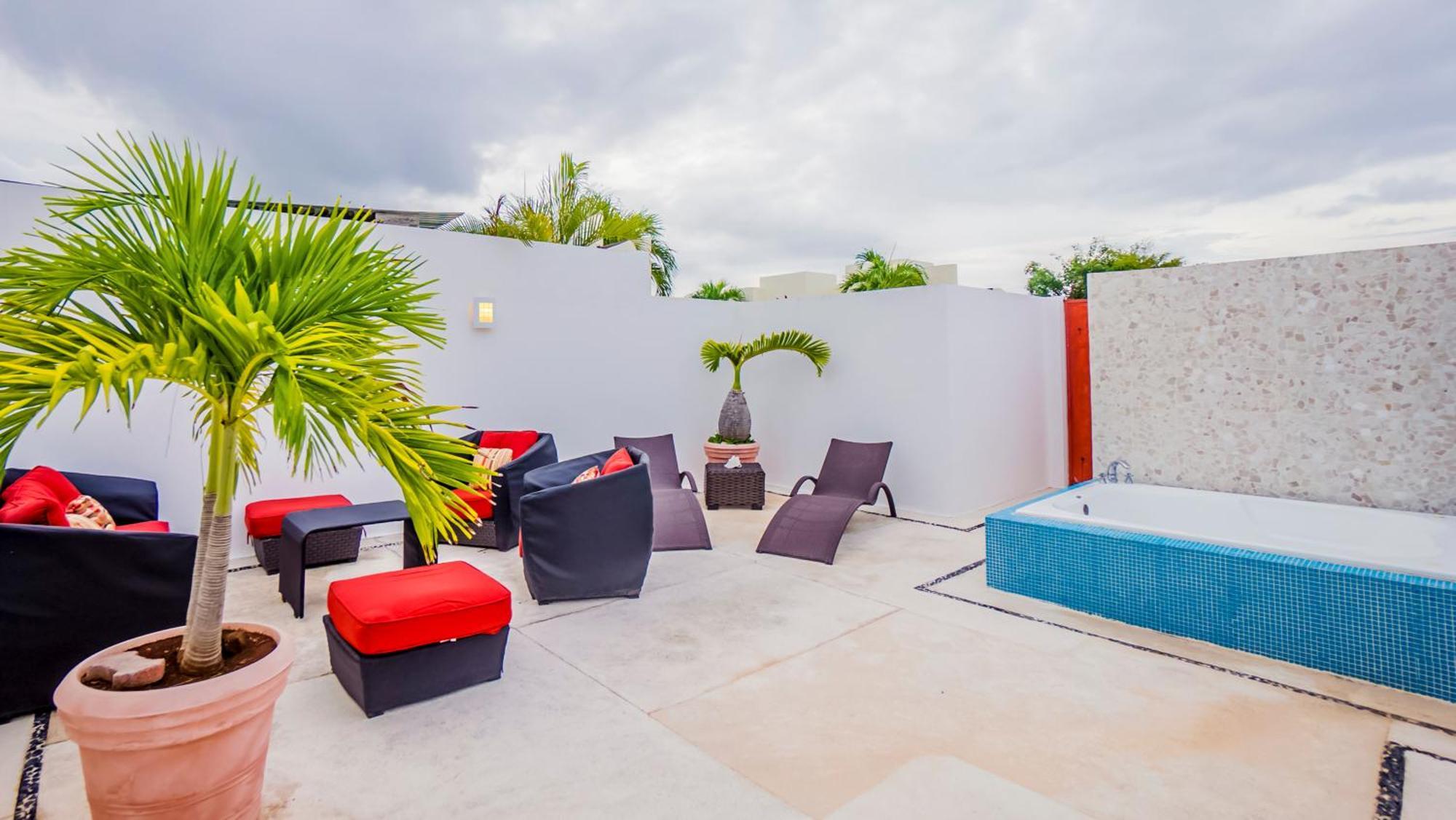 Luxury 2 Level Penthouse With 2 Bedroom - Only 3 Blocks From The - Meridian 310 *