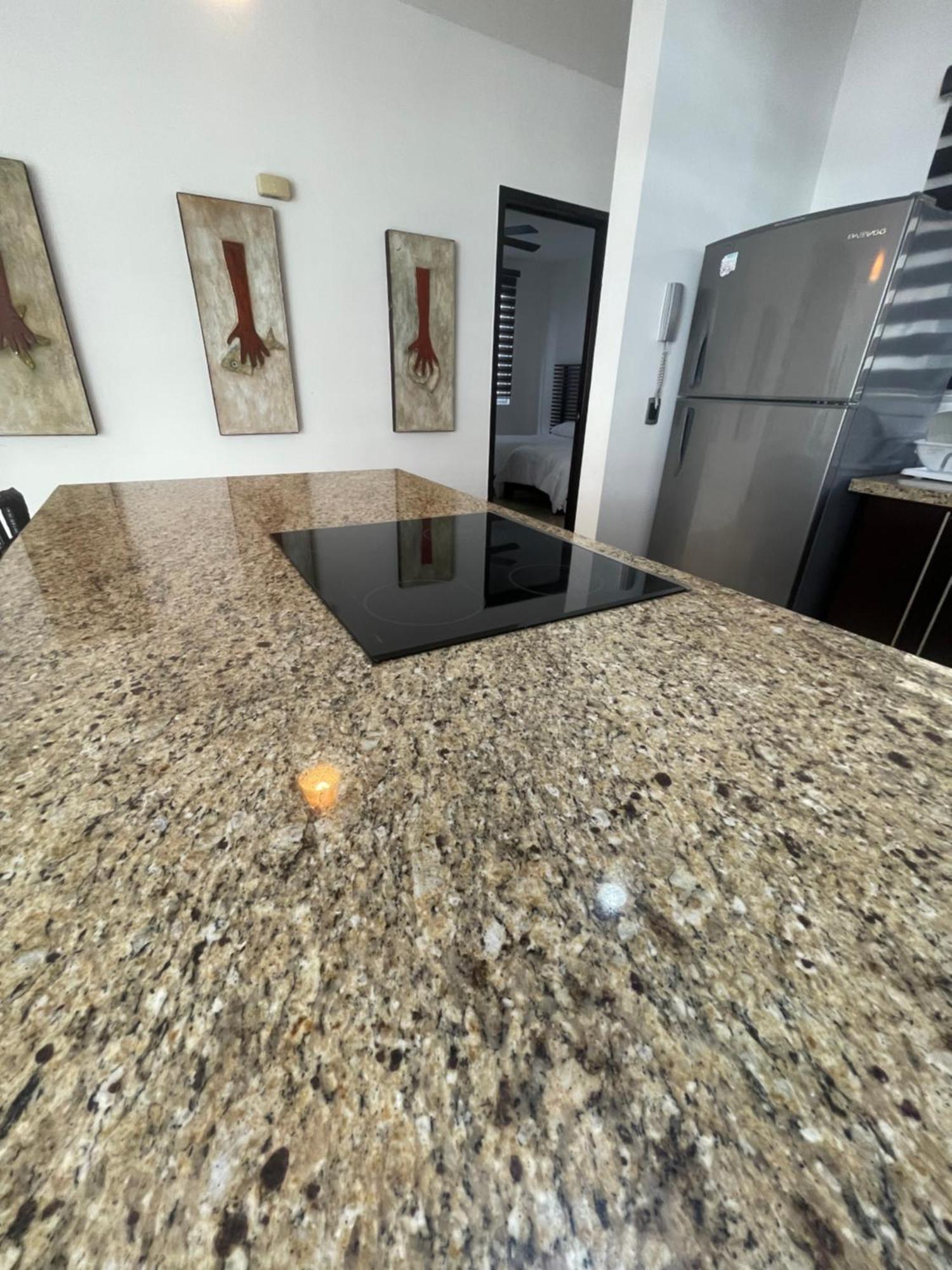 Apartamento Spacious 1 Block From The *