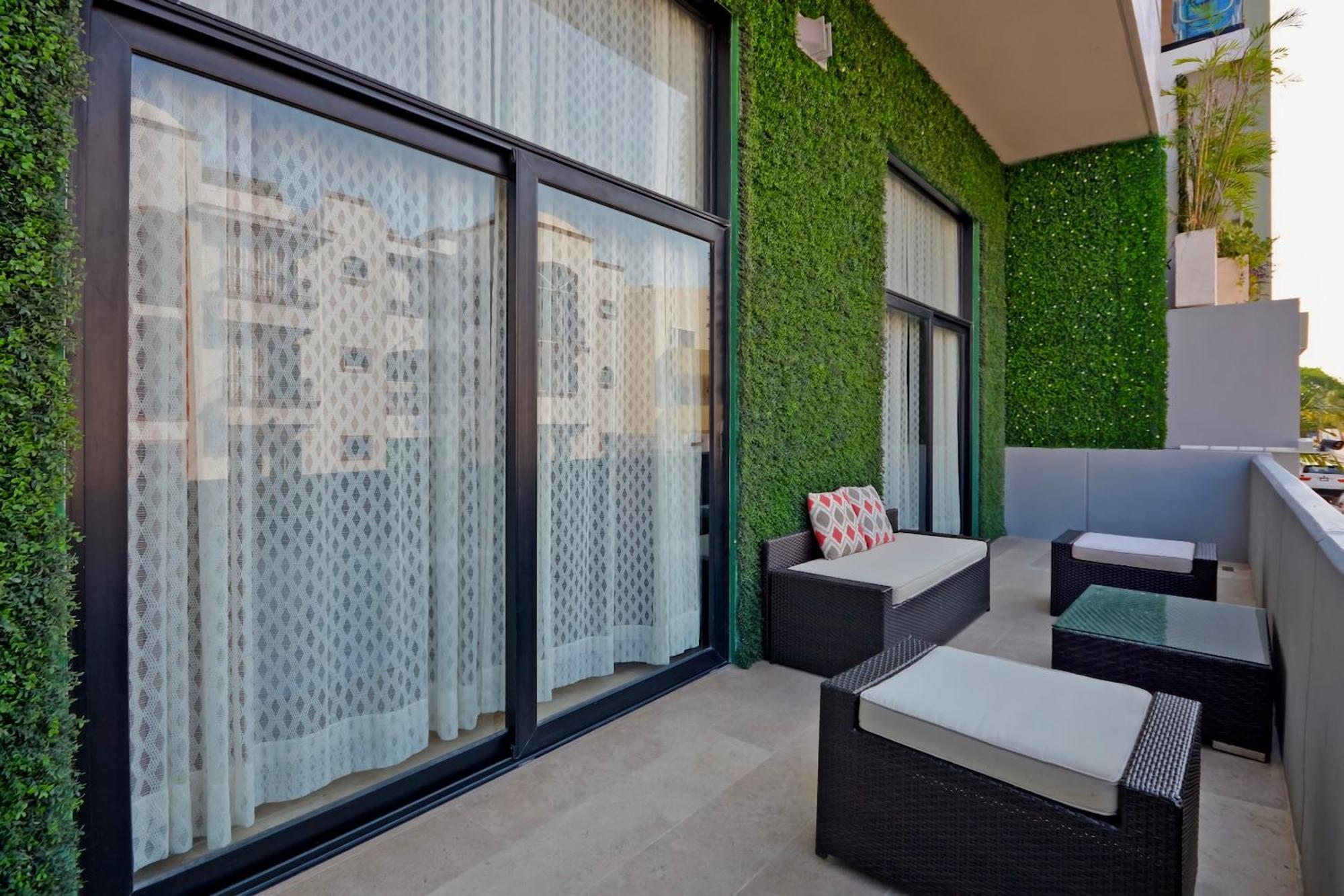 Tropical 3br Pool Near 5th Avenue & Apartment
