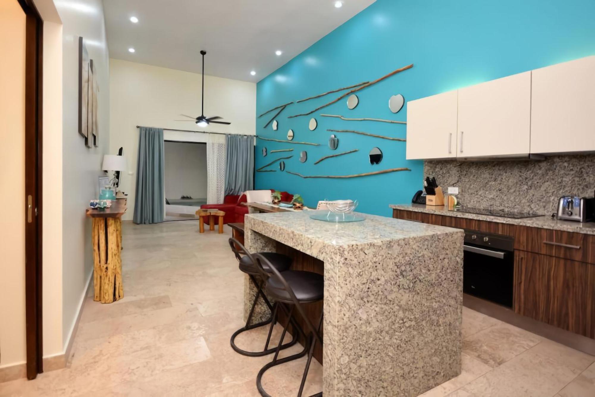 Tropical 3br Pool Near 5th Avenue & Apartment