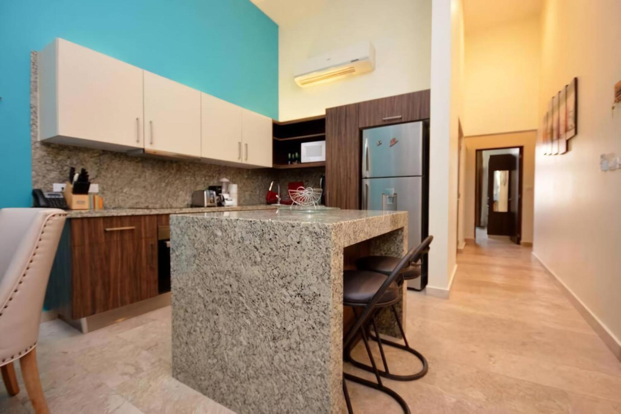 Tropical 3br Pool Near 5th Avenue & *