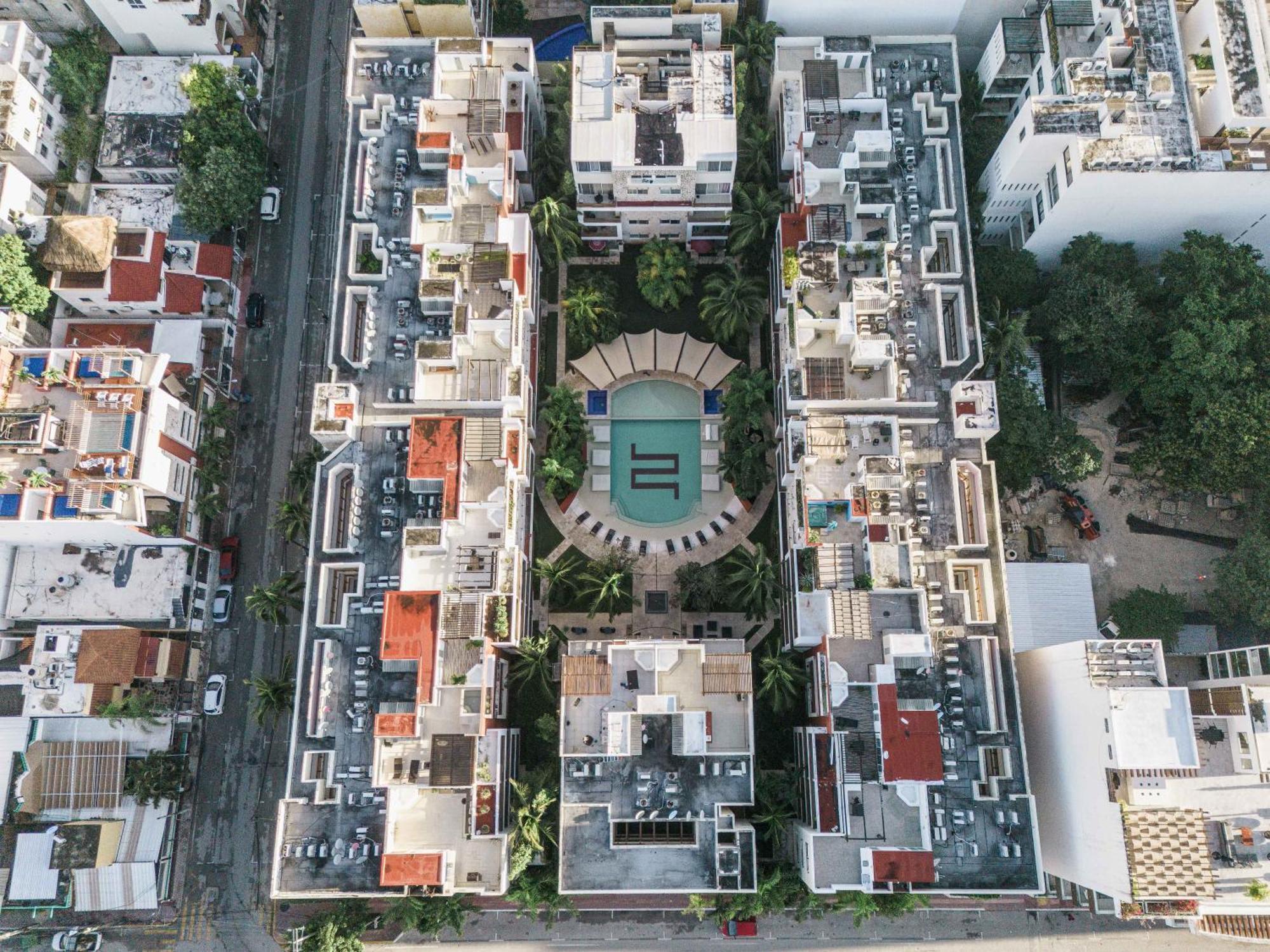 Penthouse With Rooftop And Jacuzzi In Downtown Apartment