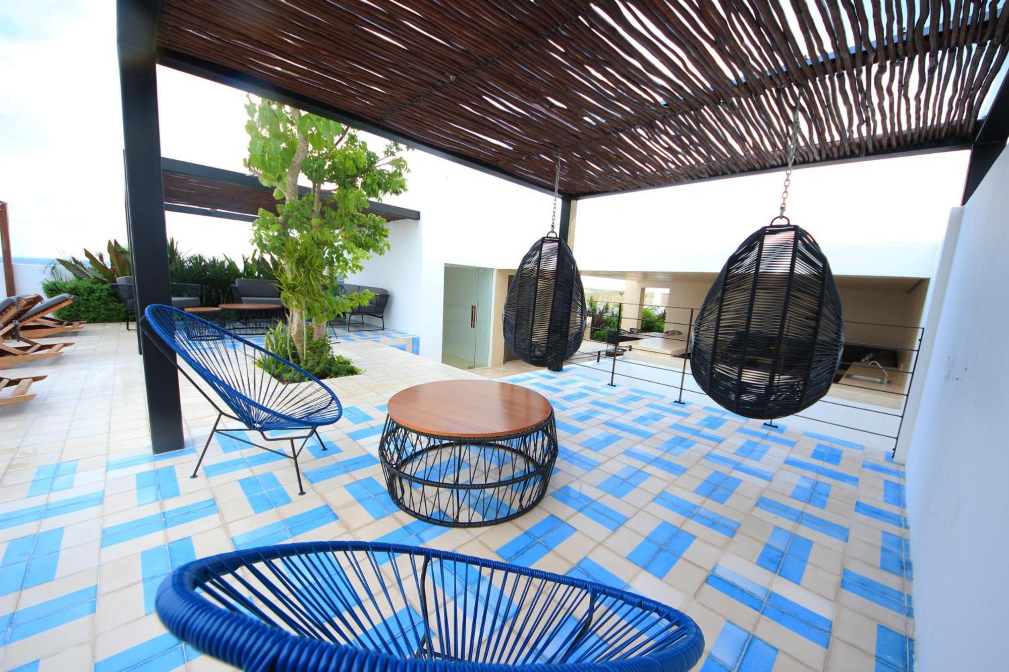 At Location, Enchanting Roof With Infinity Pool