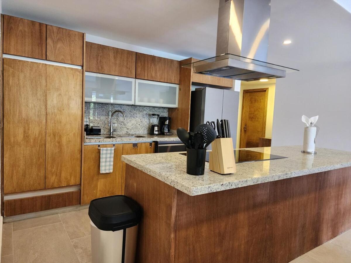 Apartment Luxury Swim-up And Private Club *