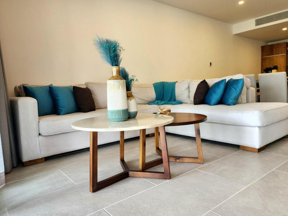 Apartment Luxury Swim-up And Private Club