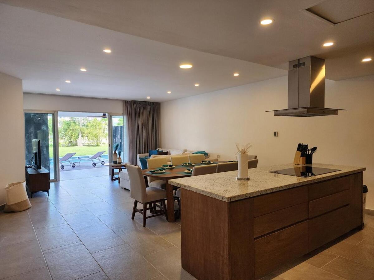 Luxury Swim-up And Private Club * Playa del Carmen