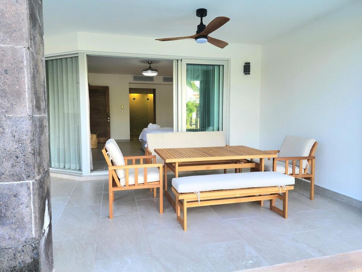 Apartment Luxury Swim-up And Private Club
