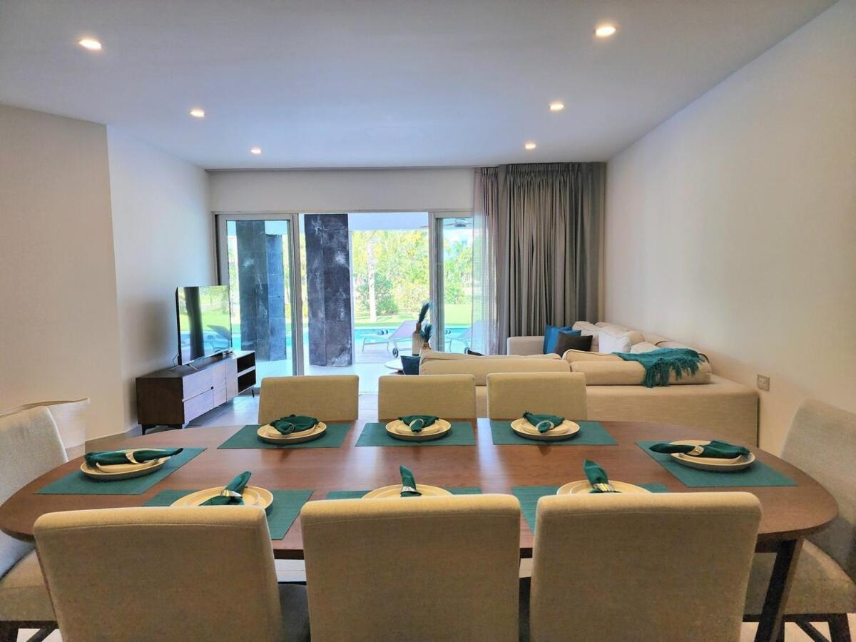 Luxury Swim-up And Private Club Apartment *
