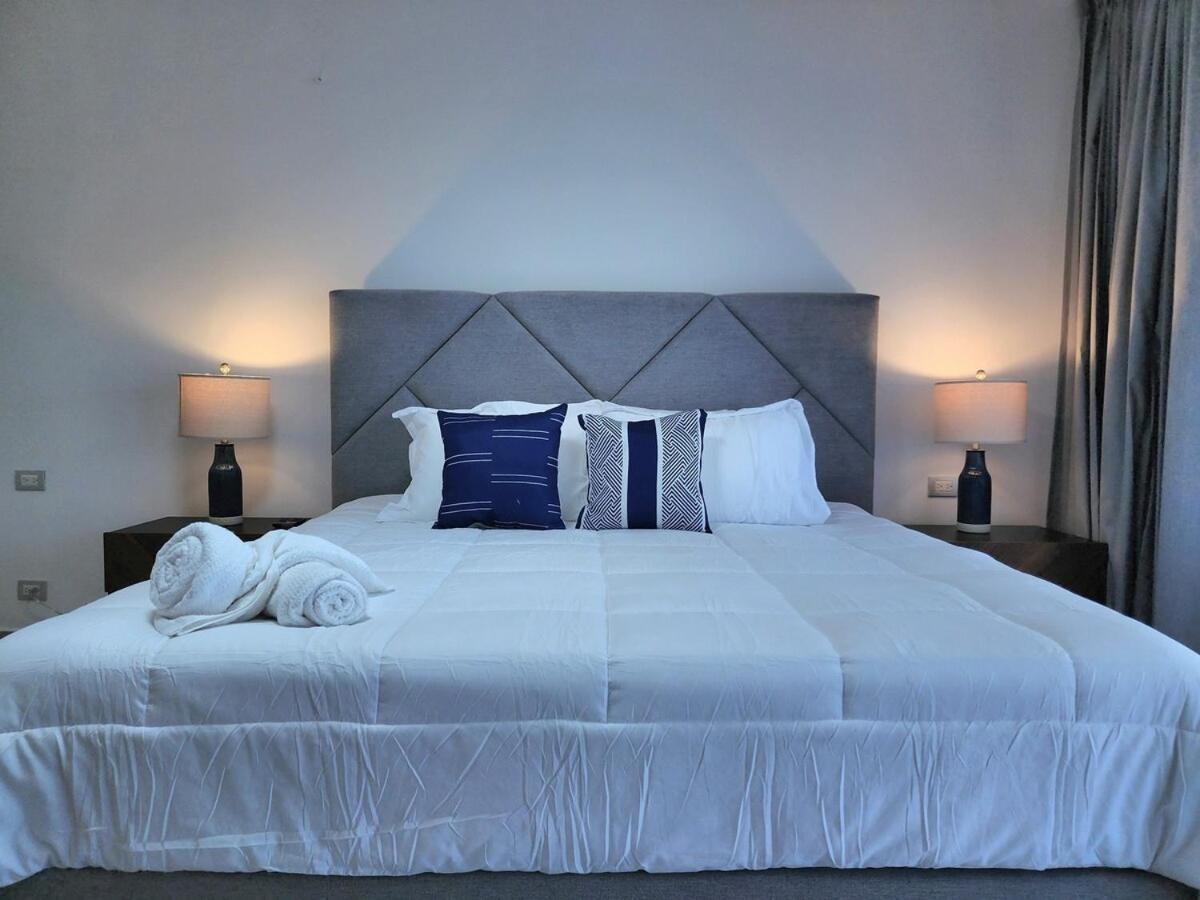 Apartment Luxury Swim-up And Private Club *