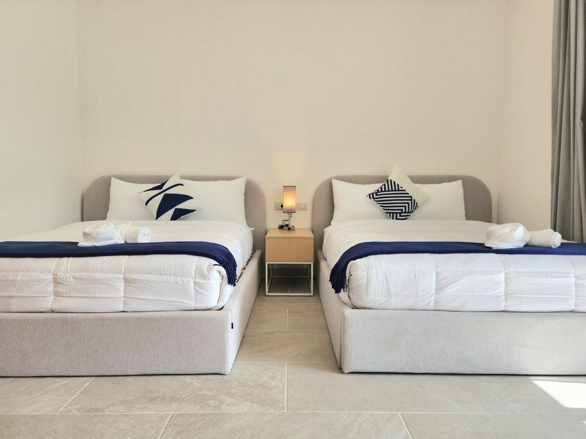 Apartment Luxury Swim-up And Private Club