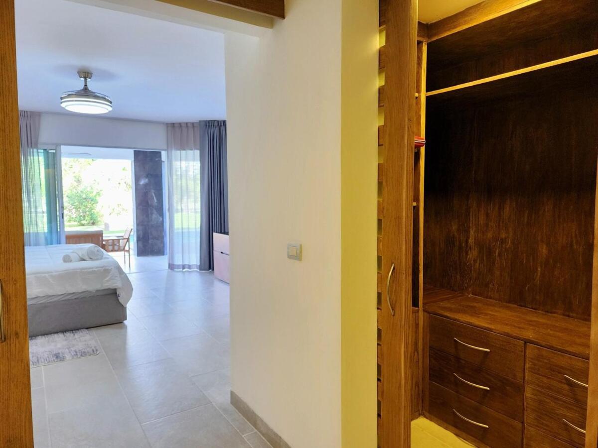 Apartment Luxury Swim-up And Private Club *