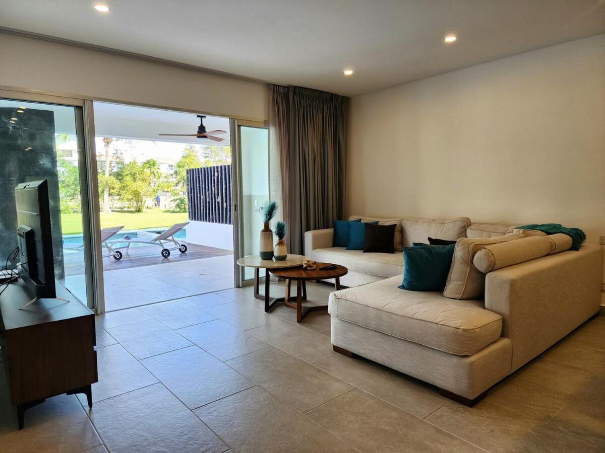 Apartment Luxury Swim-up And Private Club