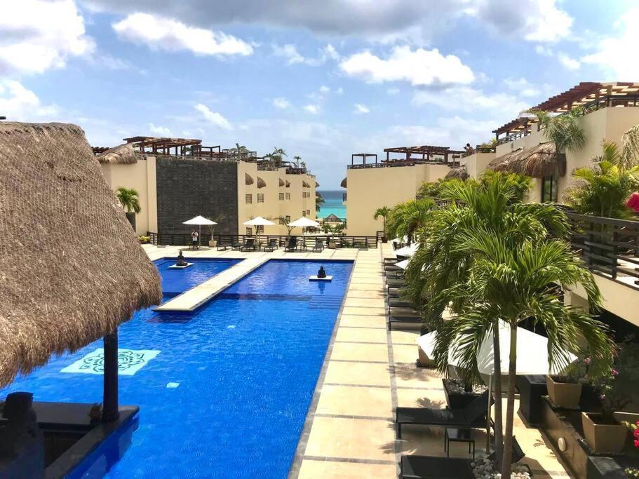 Sea View Studio: Beachfront Living Apartamento *