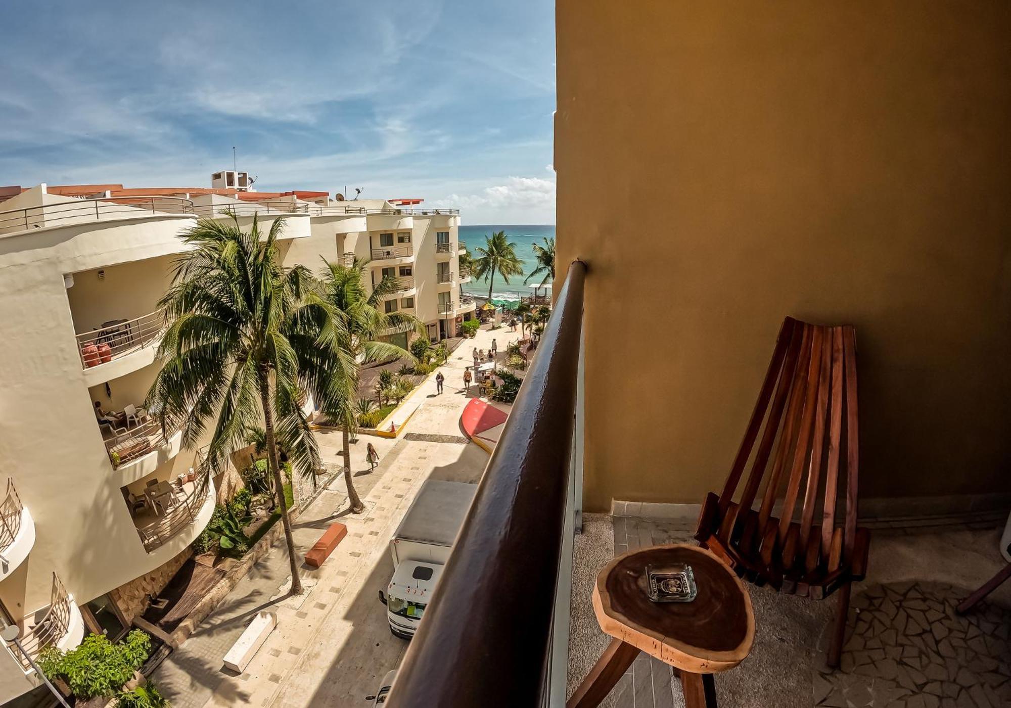 Beachfront Chic At El Faro Apartment *