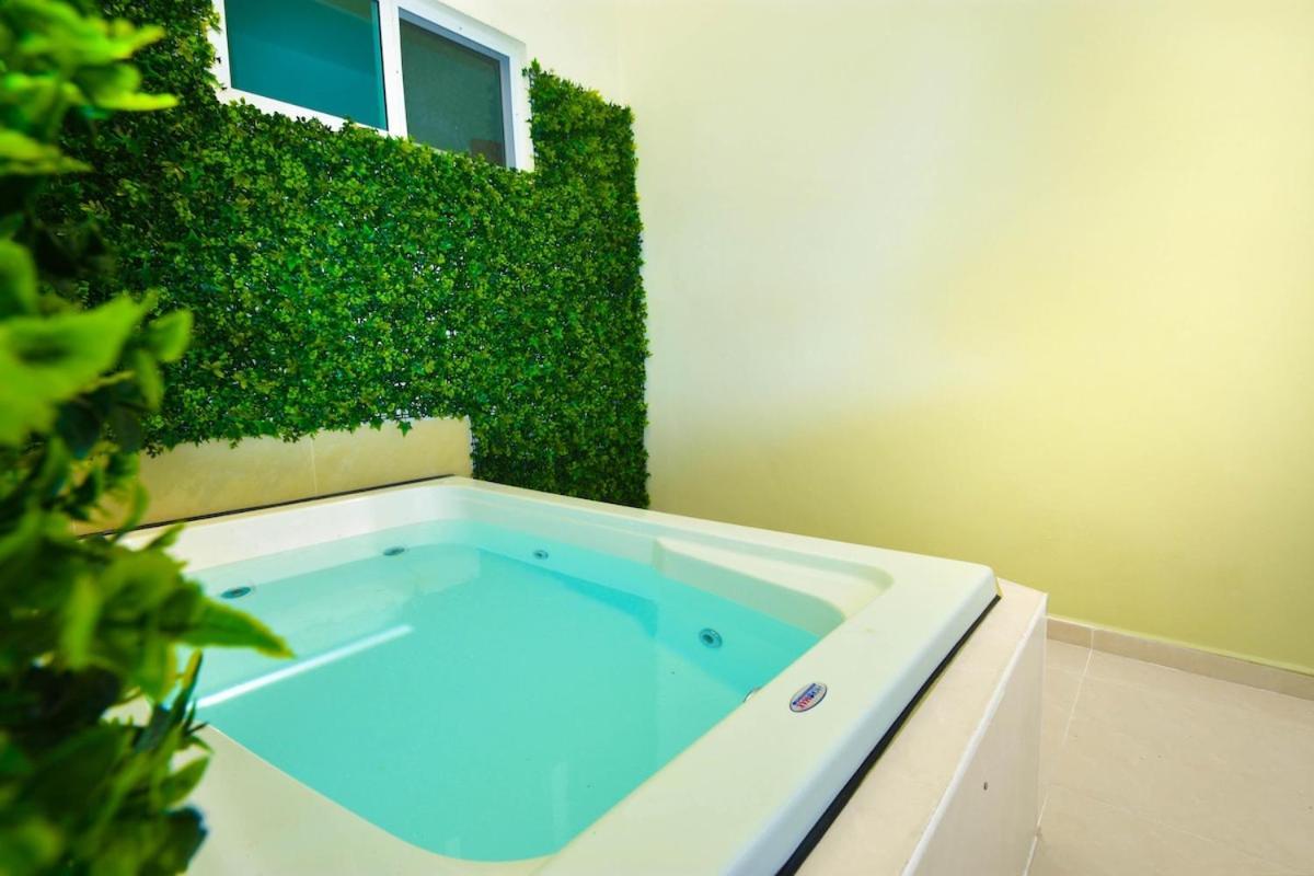 Mariposa With Private Pool Jacuzzi Und Incl Services