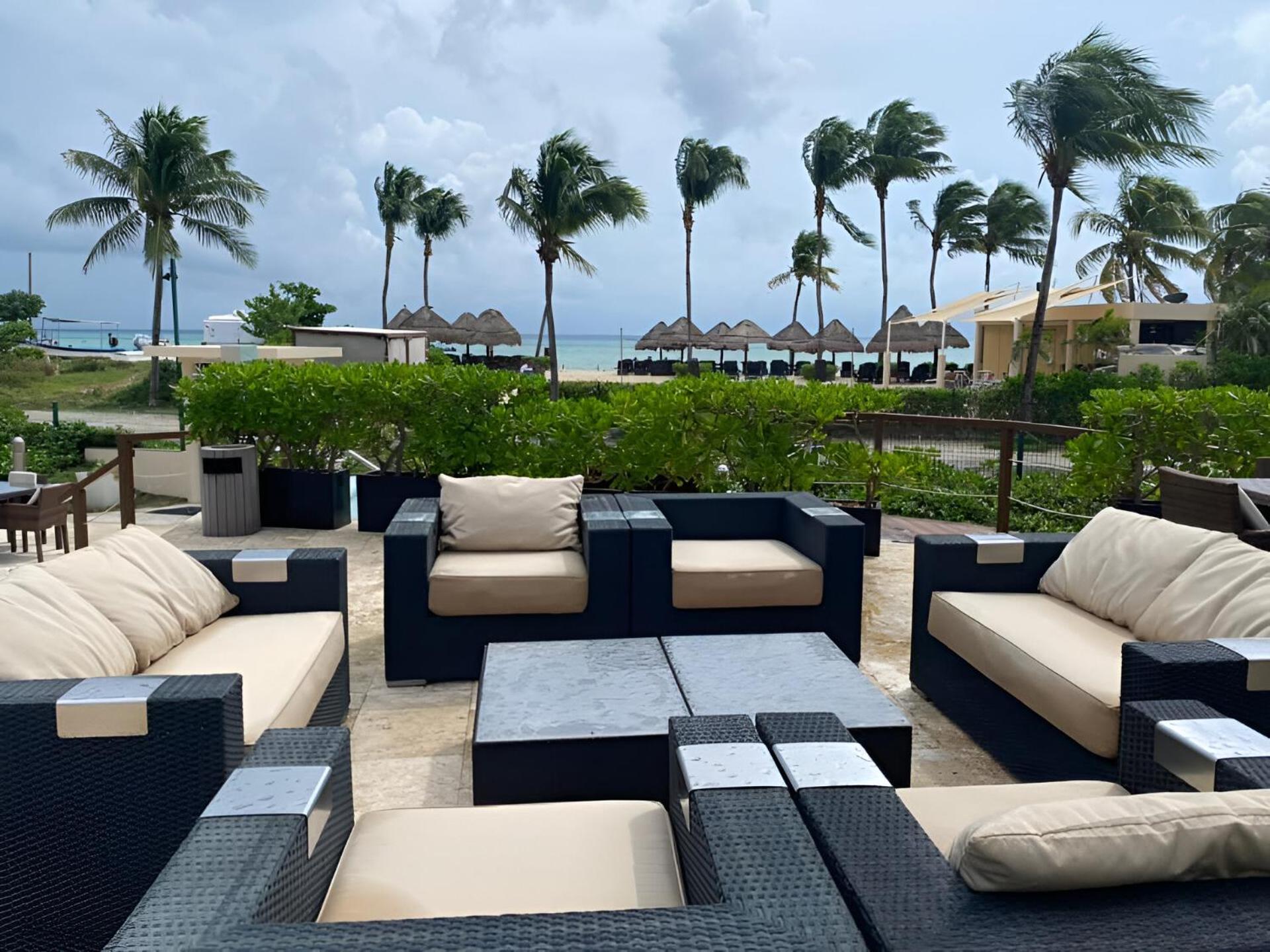 Beachfront Location At Elements Apartment