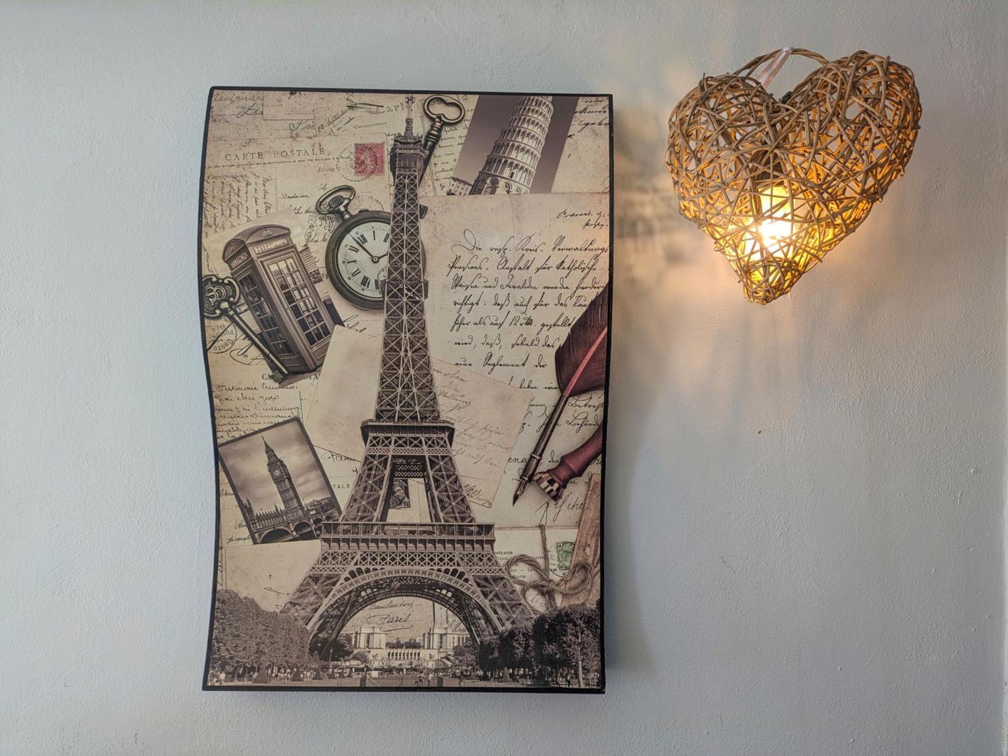 Apartment B3 Romantic Beachside Escape Paris Theme Memory Foam King Bed Kitchen Ac