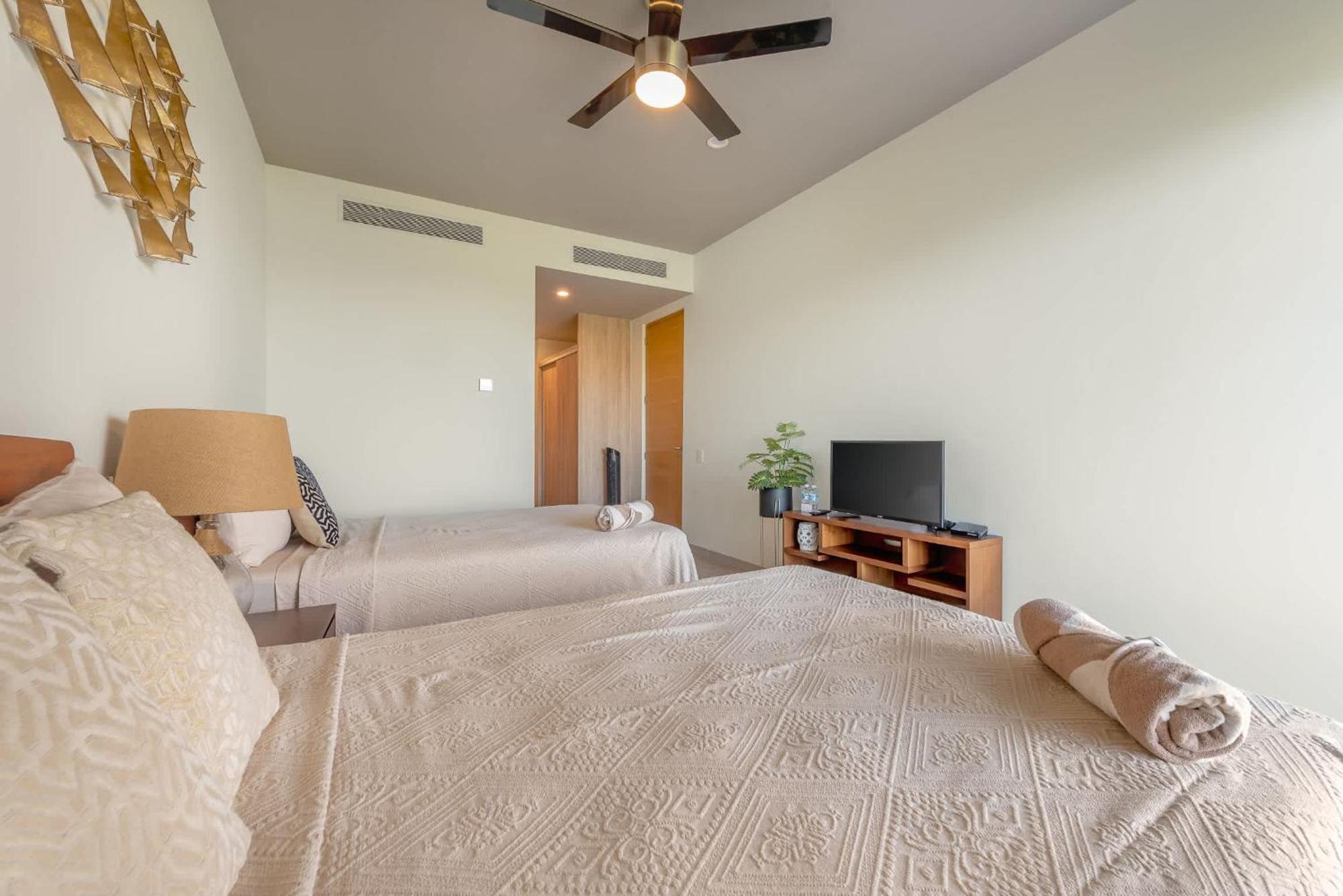 Luxury 2bd 2ba Ocean View 200m From Apartment