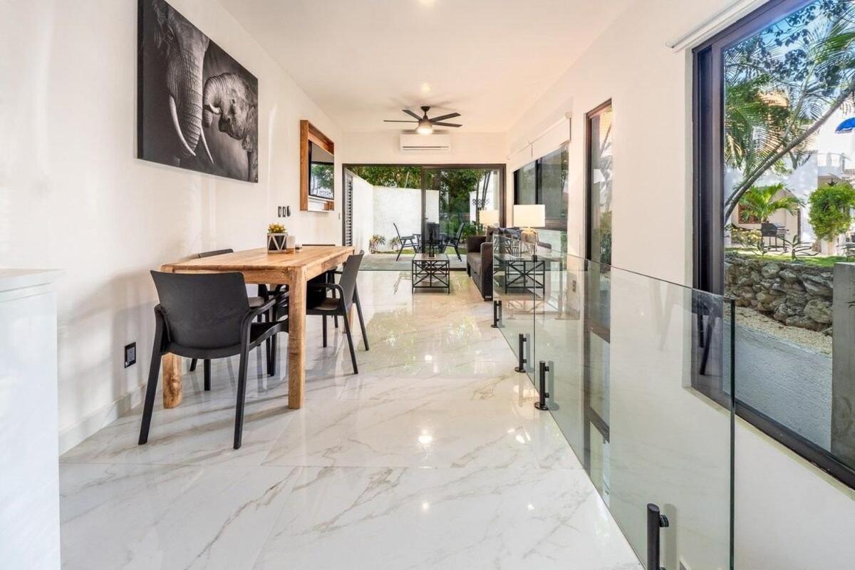 Magnificent One Block From Playacar Apartment *