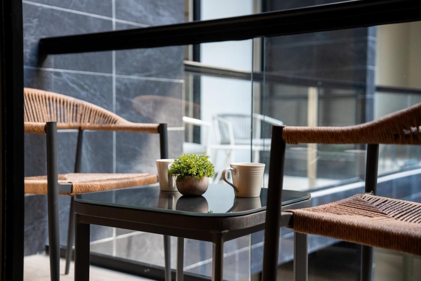 Apartamento Cozy & W/ Rooftop Infinity Pool & Gym