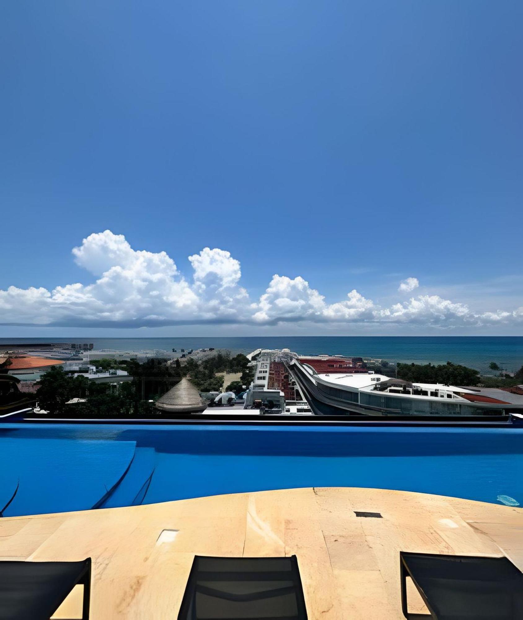 Location Steps To The Playa del Carmen