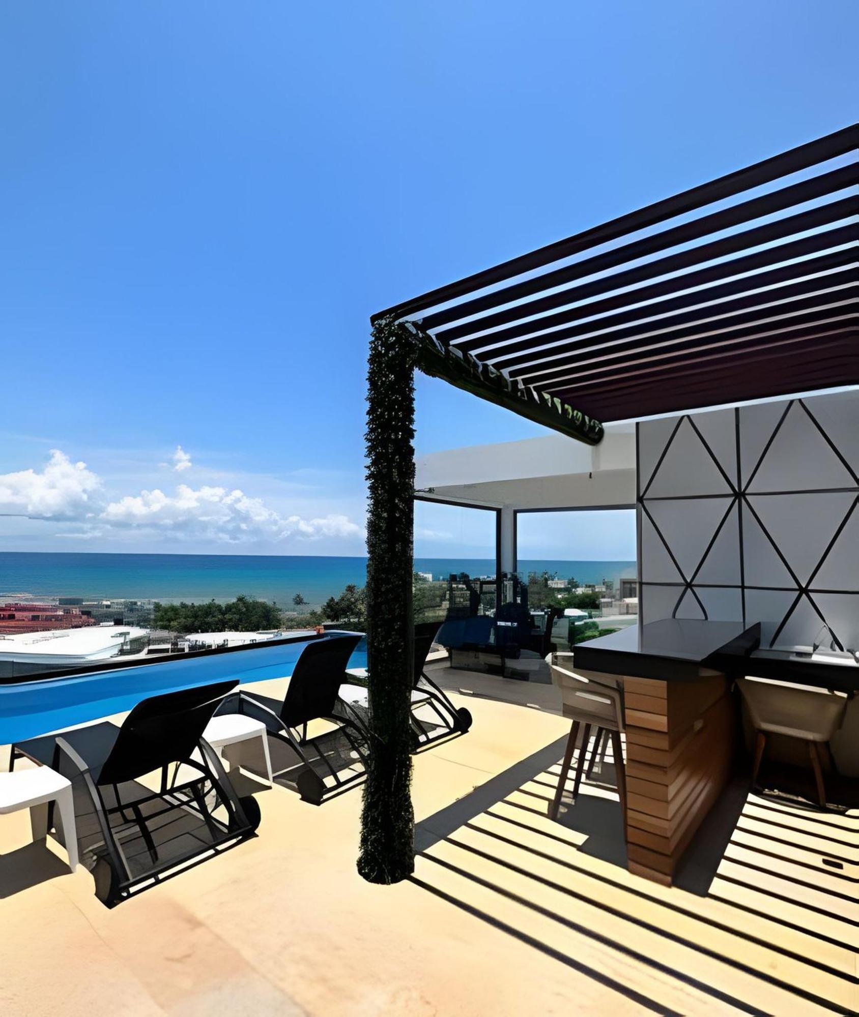 Location Steps To The Playa del Carmen