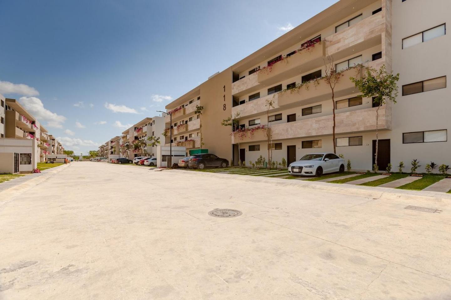 New Coto11gated,gym,pools,playground,12min