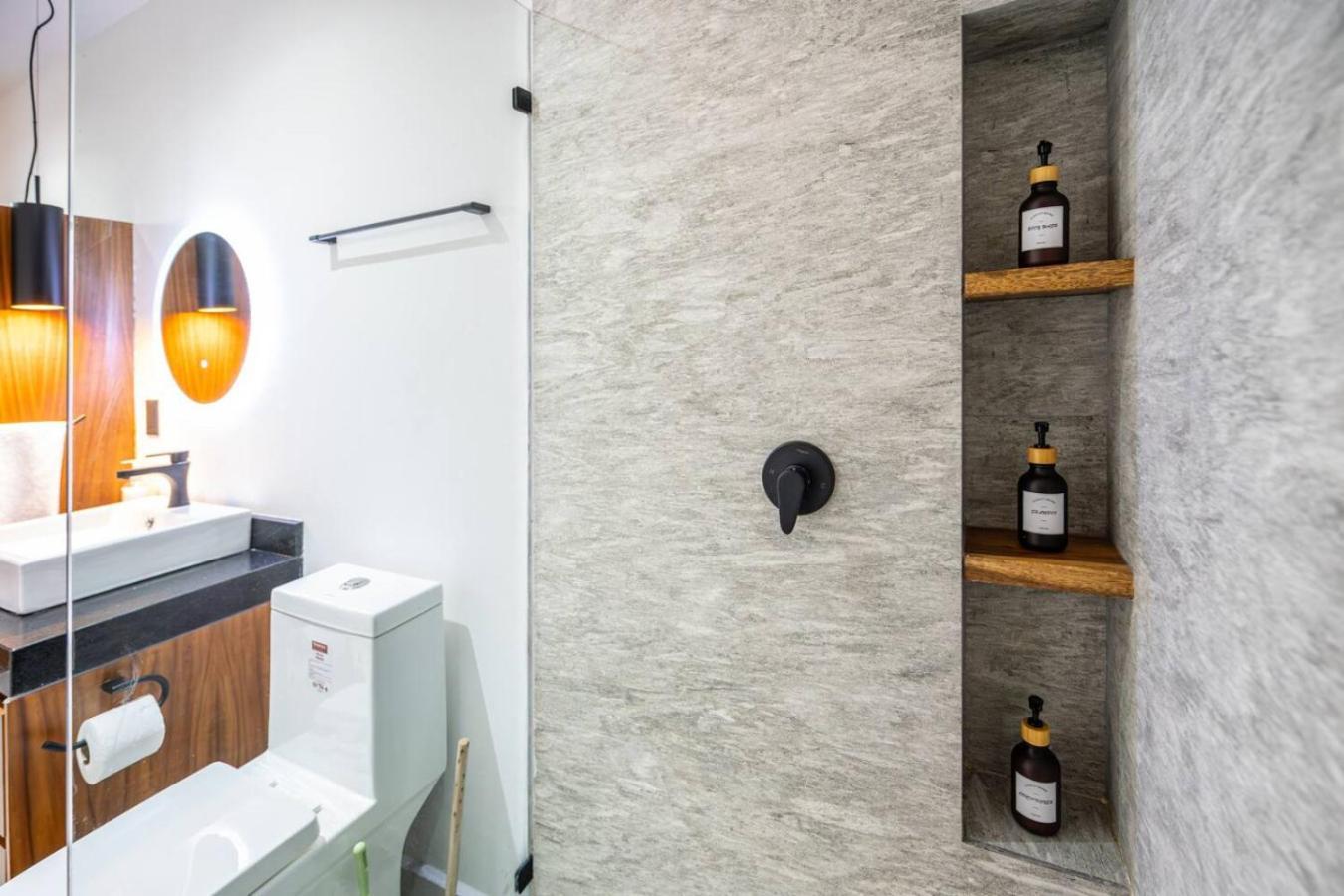 1 Bedroom W Rooftop Pool Walk To 5th Ave Сasa de vacaciones *