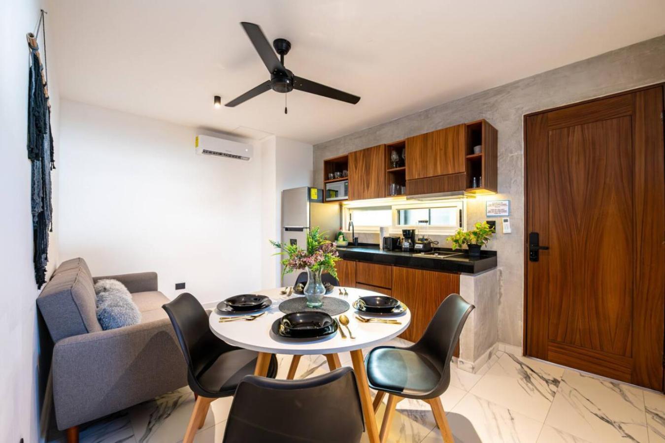 1 Bedroom W Rooftop Pool Walk To 5th Ave
