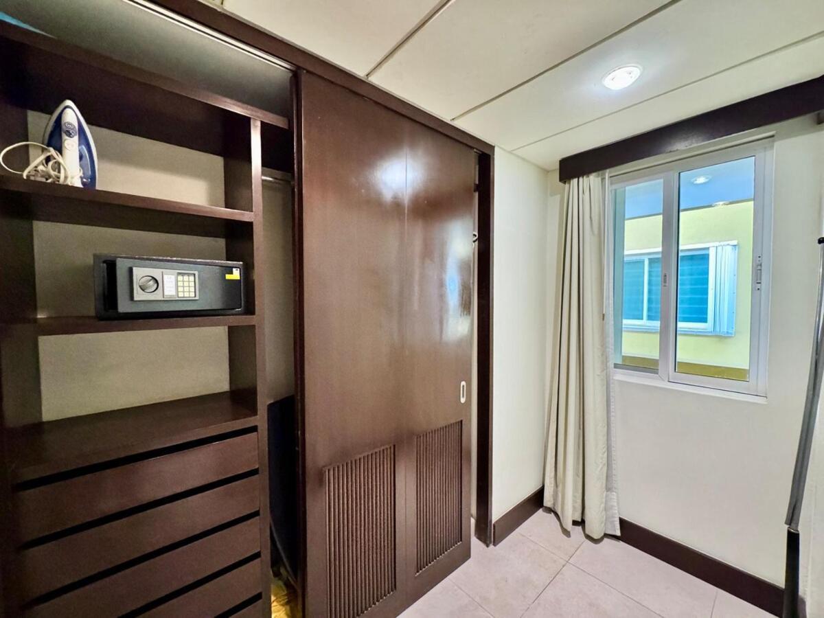 One Block From The Sea, Ideal! Apartment