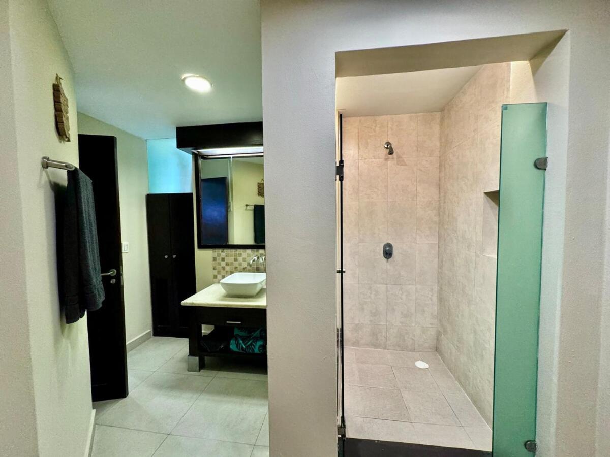 One Block From The Sea, Ideal! Apartment