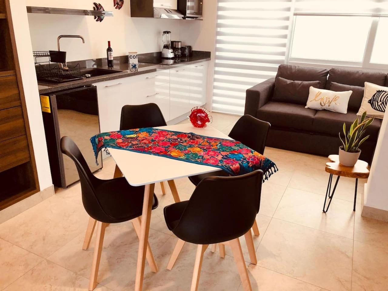 Stylish Steps From 5th Ave And Apartamento Playa del Carmen