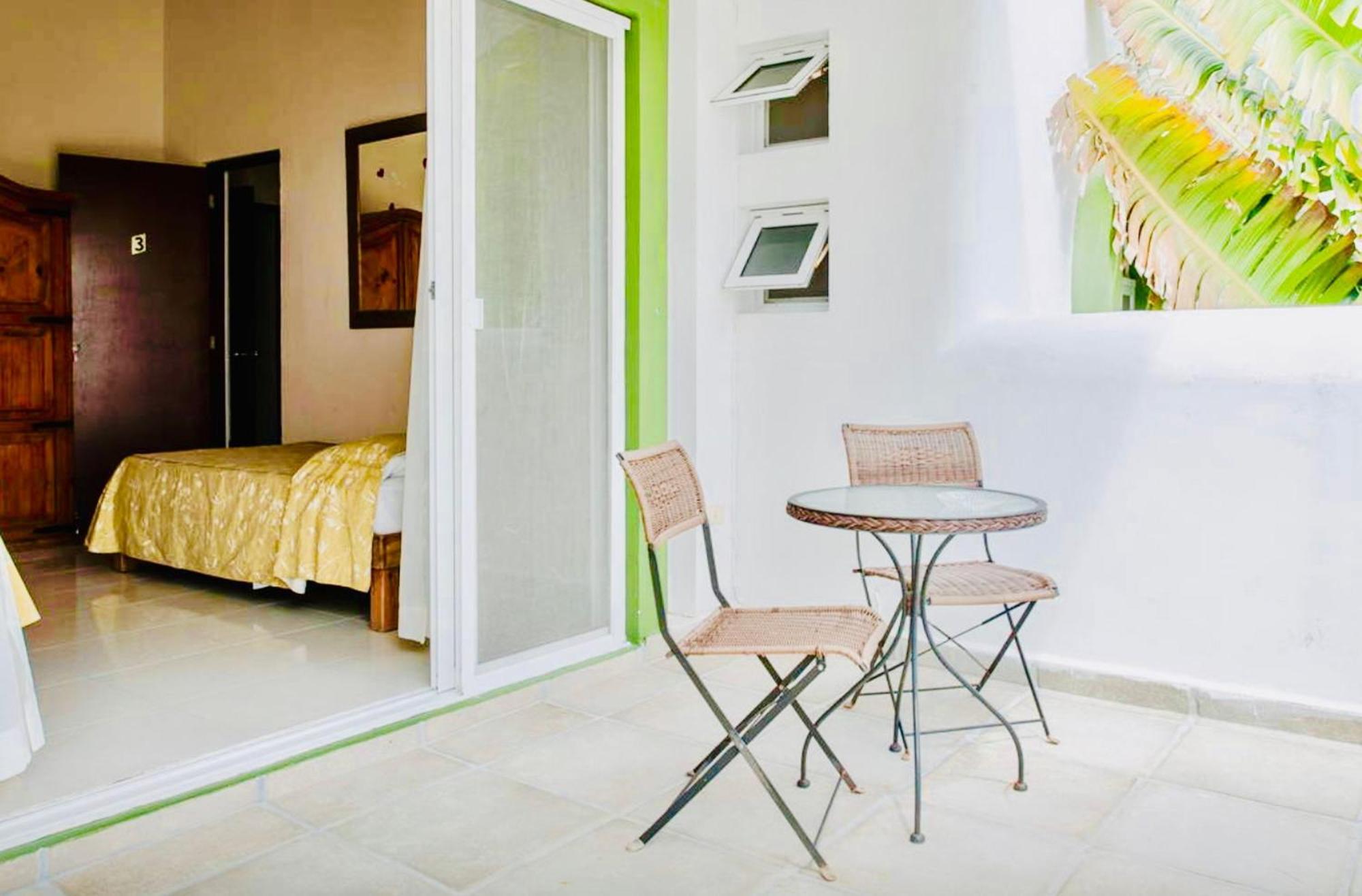 Deluxe Jacuzzi Balcony With Swimming Pool Air Conditioning And Parking Casa de hóspedes 3*
