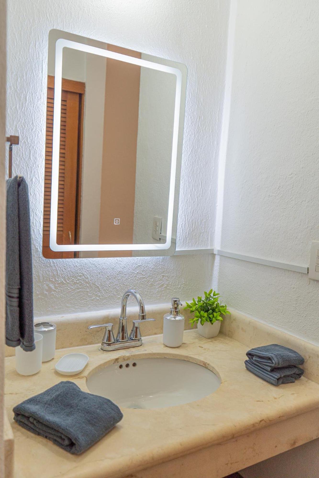 Modern 2br Apt-3 Baths-pool-wi-fi-steps To Apartment Playa del Carmen