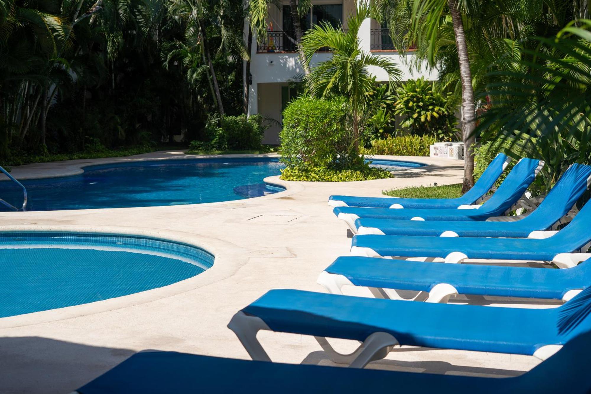 Modern 2br Apt-3 Baths-pool-wi-fi-steps To Playa del Carmen