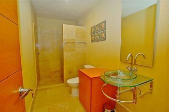 Ocean Plaza Condos 3*