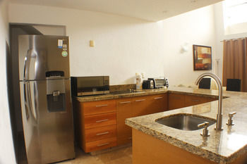 Hotel Ocean Plaza Condos