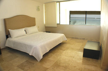 Ocean Plaza Condos Hotel Playa del Carmen