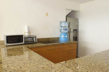 Hotel Ocean Plaza Condos 3*