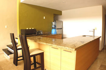 Hotel Ocean Plaza Condos